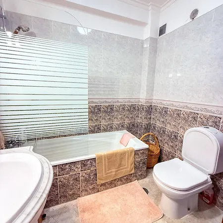 Garden View Ample Double Good Natural Light Superhost