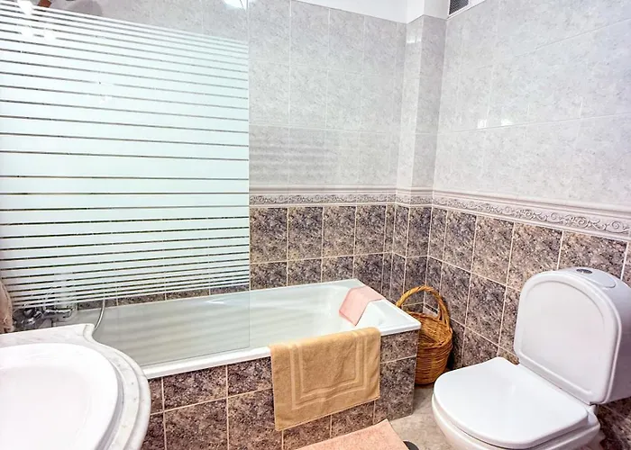 Garden View Ample Double Good Natural Light Superhost