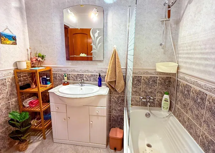 Garden View Ample Double Good Natural Light Superhost