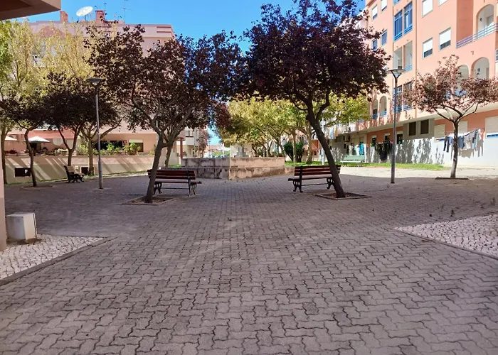 Garden View Ample Double Good Natural Light Superhost * Corroios