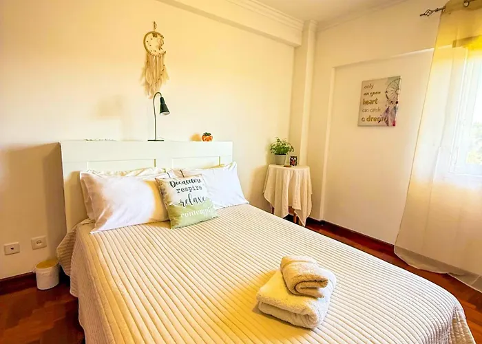 Privatunterkunft Garden View Ample Double Good Natural Light Superhost Corroios